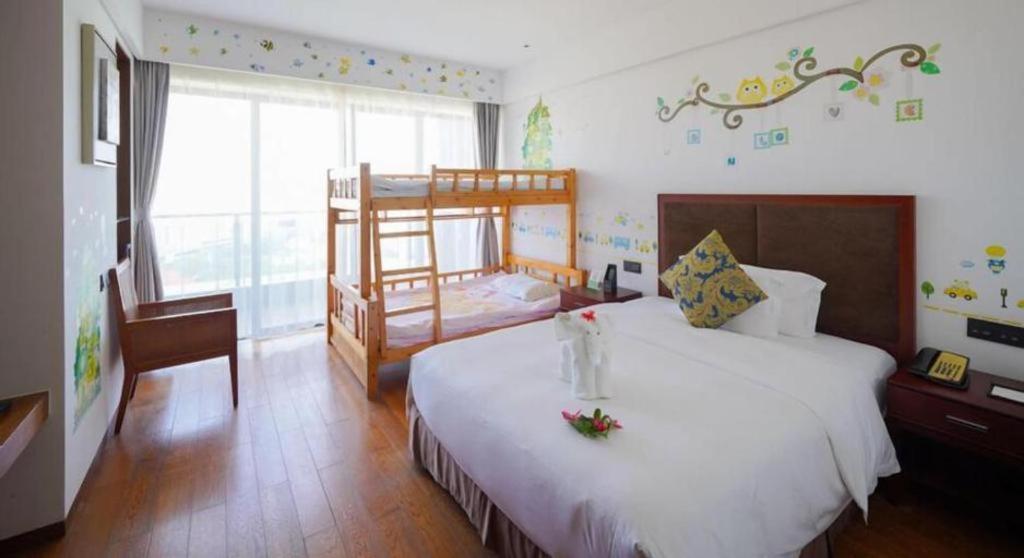 Wyndham Garden Hotel Lingshui  Exterior photo