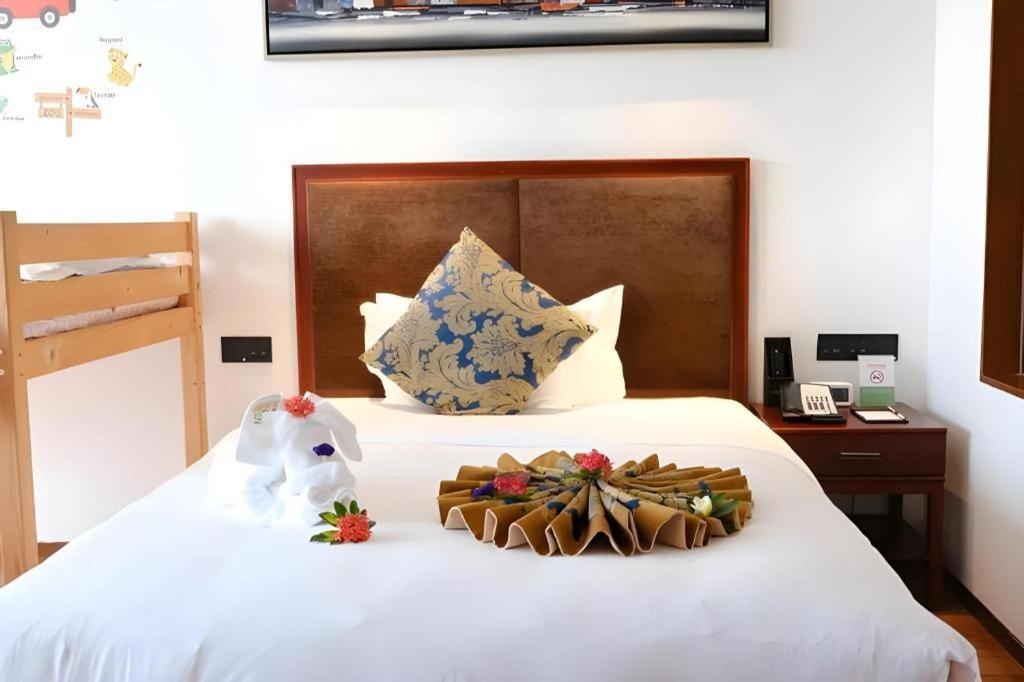 Wyndham Garden Hotel Lingshui  Exterior photo