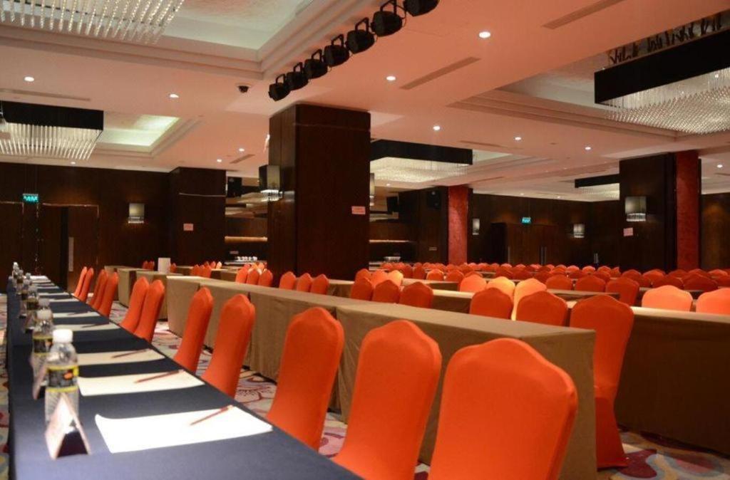 Wyndham Garden Hotel Lingshui  Exterior photo